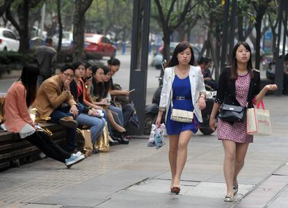 两警察私带警用装备跨省抓人索财